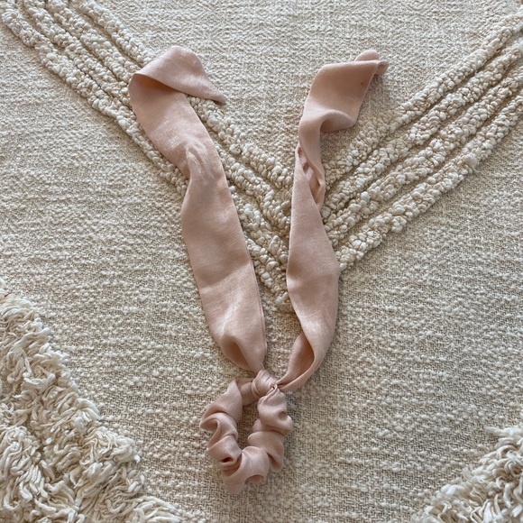 free with bundle! UO satin hair scrunchie! - Picture 3 of 4